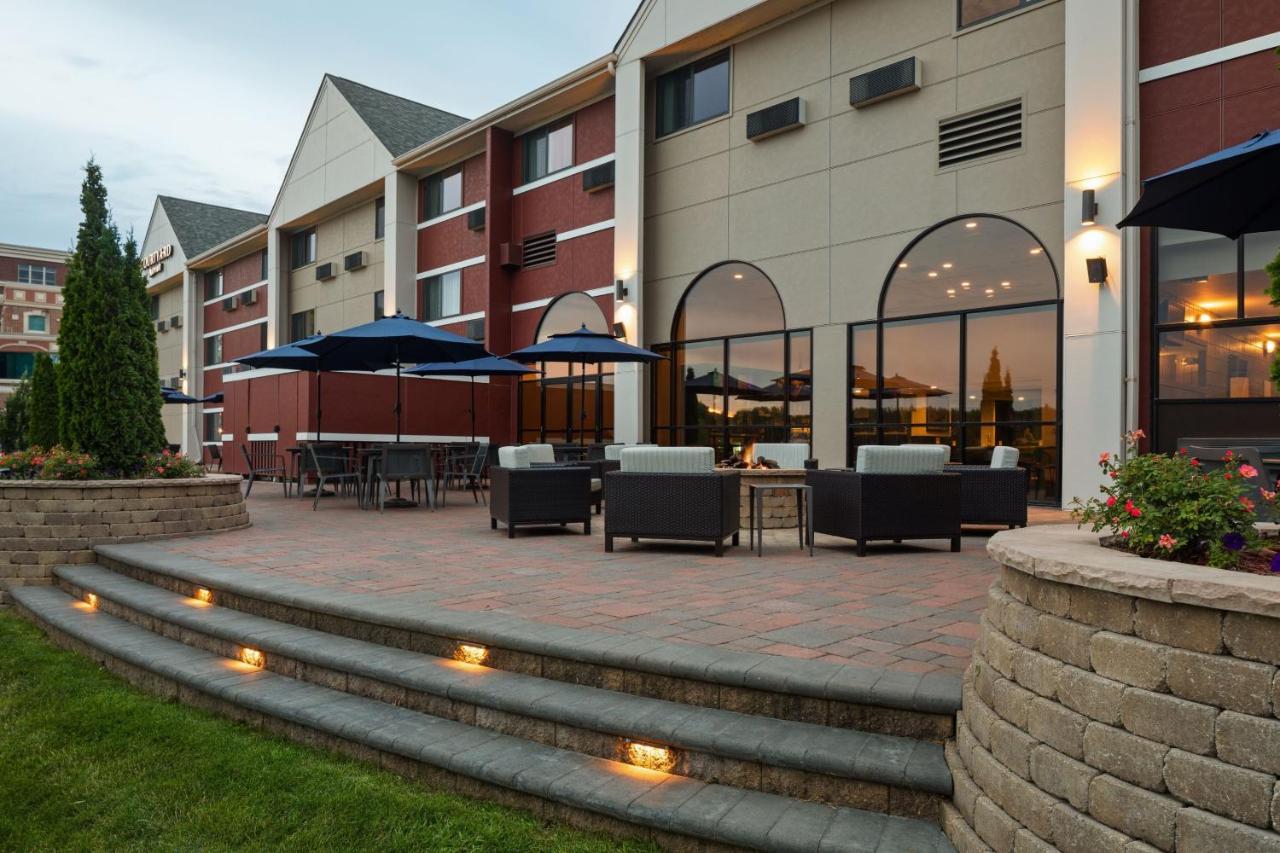 Courtyard La Crosse Downtown/Mississippi Riverfront Hotel Exterior photo