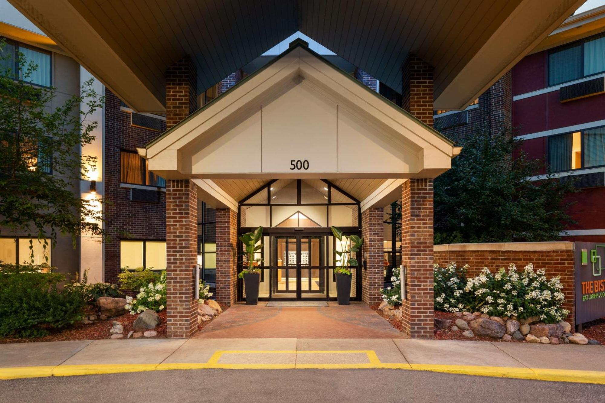 Courtyard La Crosse Downtown/Mississippi Riverfront Hotel Exterior photo