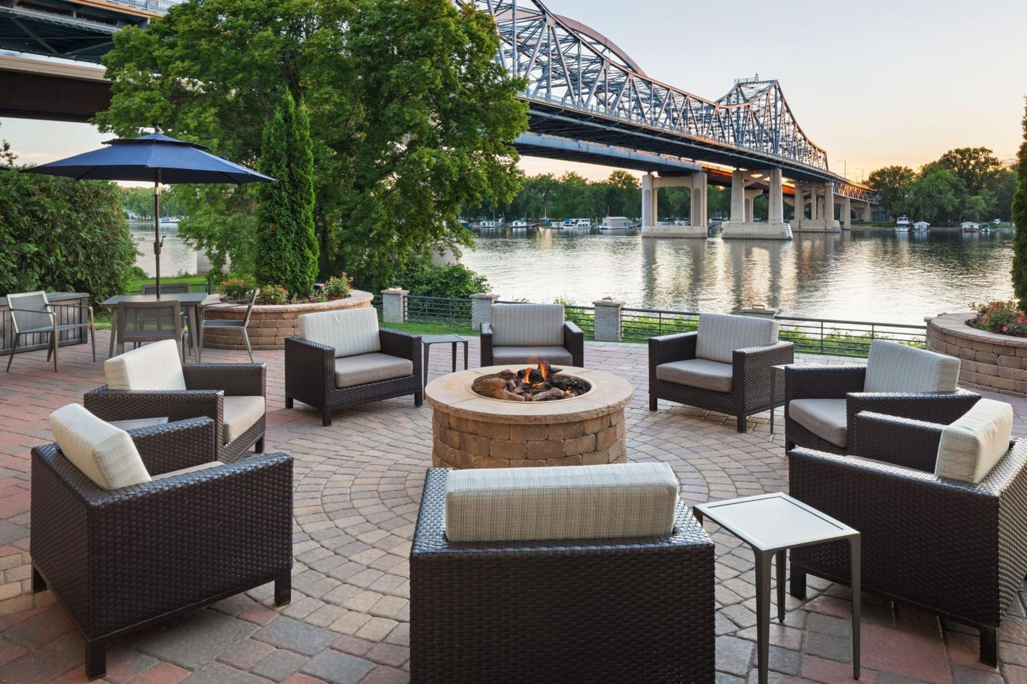 Courtyard La Crosse Downtown/Mississippi Riverfront Hotel Exterior photo