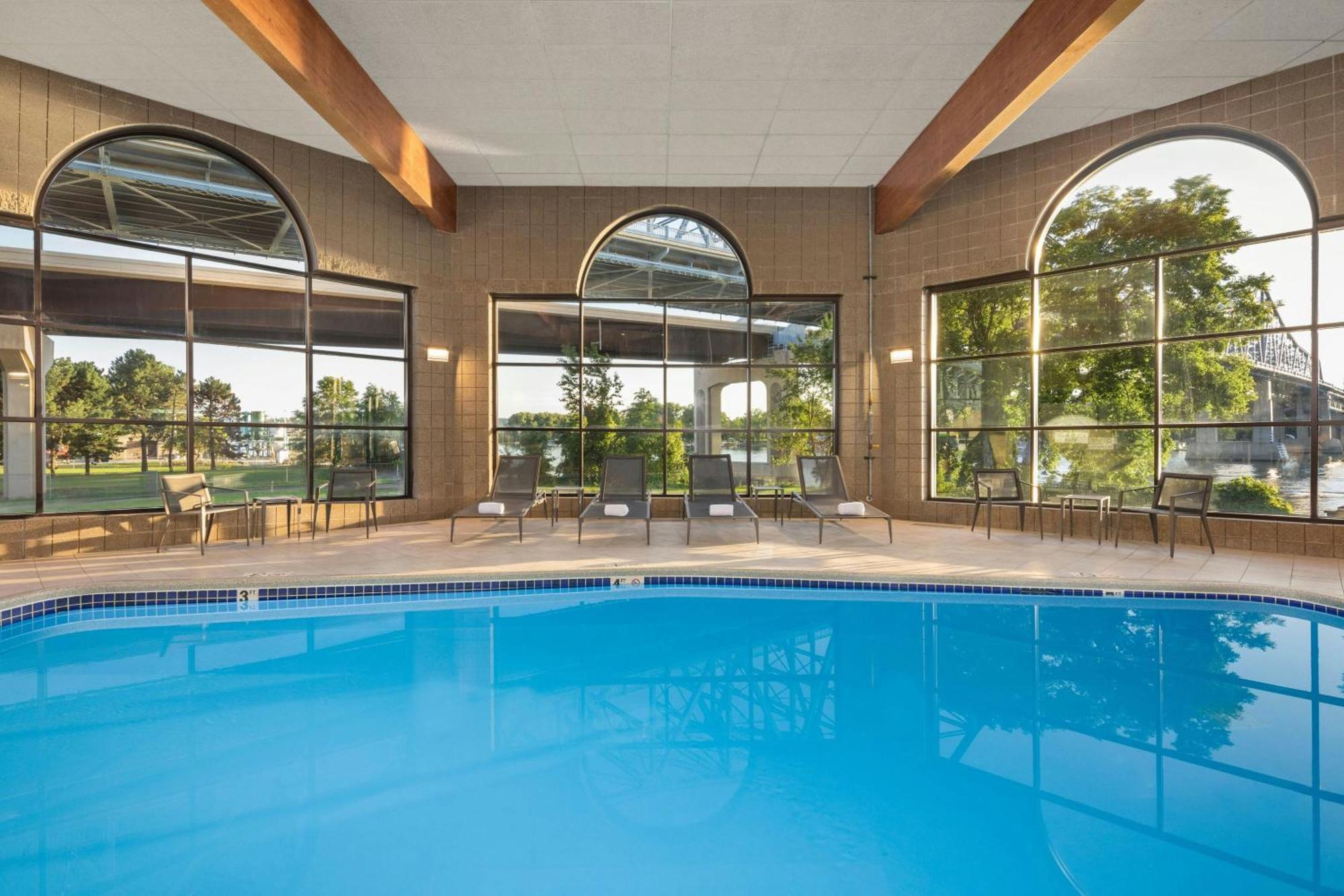 Courtyard La Crosse Downtown/Mississippi Riverfront Exterior photo